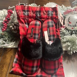 Brand new 2 piece Victoria’s Secret slipper set